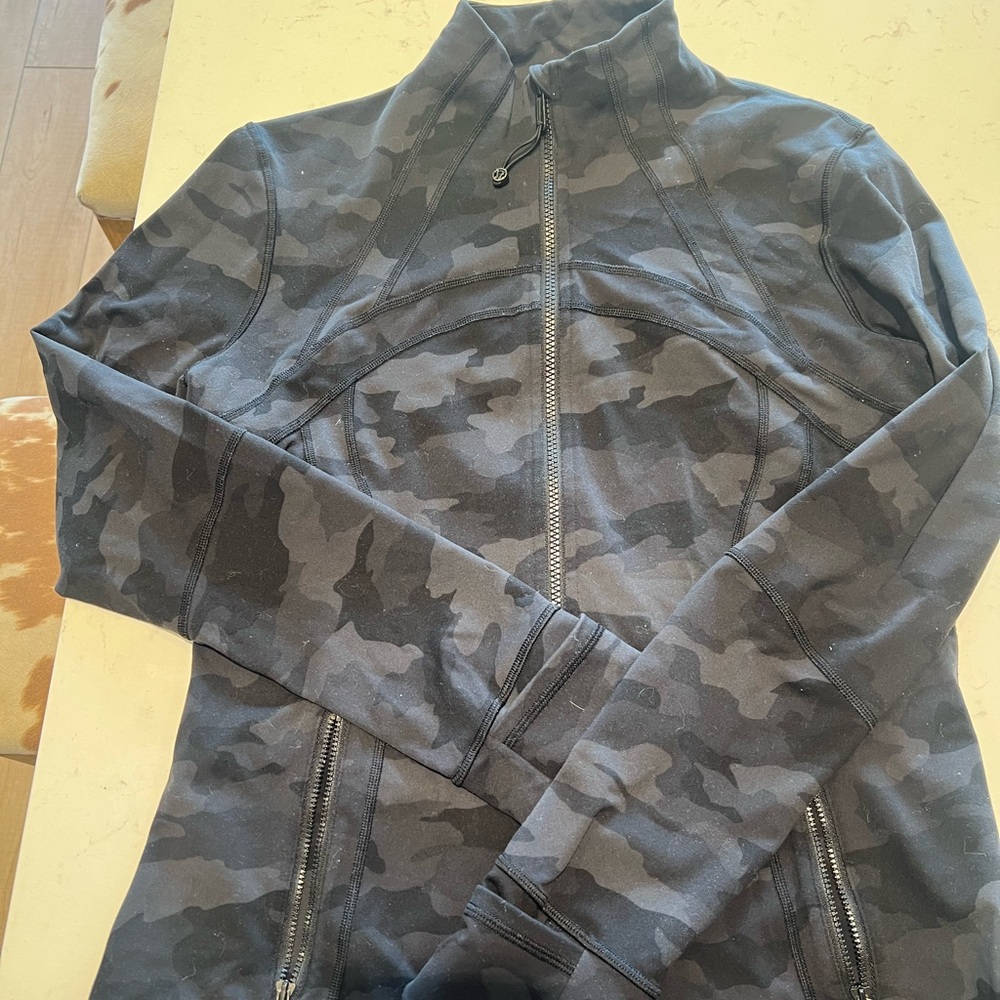 lululemon athletica Women's Black & Gray Camo Scuba Jacket